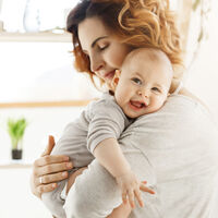 Qué es en realidad la crianza en brazos y por qué es lo mejor para tu bebé