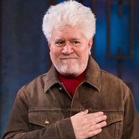 Pedro Almodóvar tiene un talismán infalible para todos los rodajes y da hambre con solo mirarlo: "Hay que desligarlo con un cuchillo de punta redonda" 