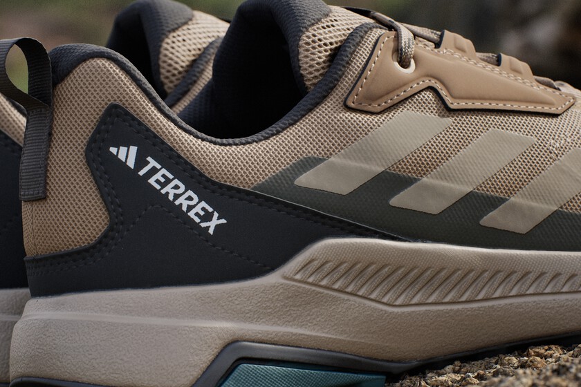 Adidas tiene las nuevas zapatillas con las que conquistar la montaña y la ciudad: las puedes usar todo el año y llegan con un gran precio