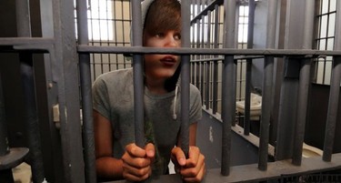 Han escuchado nuestras plegarias, ¡Justin Bieber entre rejas!