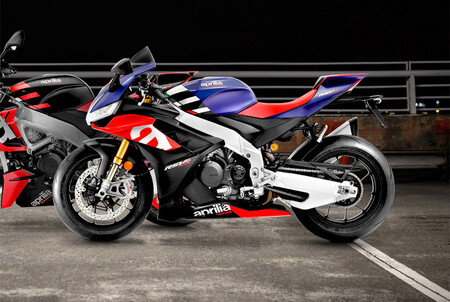 La Aprilia RSV4 se suma al estilo de la Aprilia RS 660 y estrena basculante para los mismos 217 CV