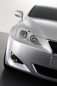 El primer Lexus diesel rueda sobre asfalto