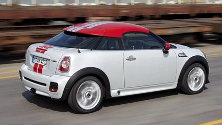 El Mini Coupé por fin se quita el camuflaje para las fotos