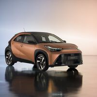 Menor carro da Toyota ganha uma nova roupagem: um mini SUV confiável e cheio de personalidade 