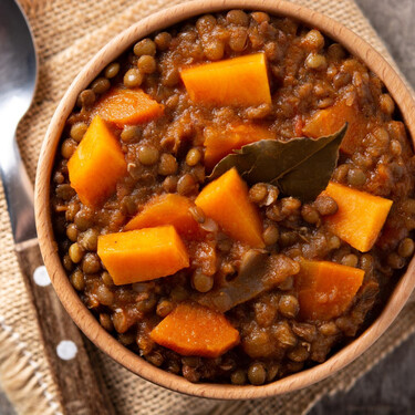 Cocinar platos de cuchara en la mitad de tiempo es posible con esta olla exprés por poco más de 41 euros