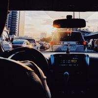 Hemos caído en la trampa del extrarradio: Nos fuimos a las afueras para poder pagar una casa o un local. Lo estamos pagando en gasolina y tiempo