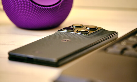 Analisis Motorola Razr Fold 1