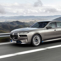 El nuevo BMW Serie 7 es una enorme limusina eléctrica de 5,40 m de largo con una pantalla de cine de 32 pulgadas