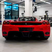 ¡Espectacular! Así es la lujosa colección de coches de Vettel que está a la venta... y no todos son Ferrari