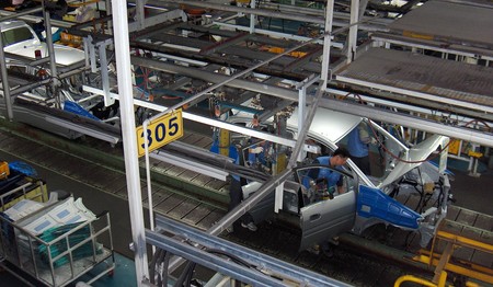 Los fabricantes de coches prolongan hasta marzo el cierre de fábricas en China por el coronavirus de Wuhan