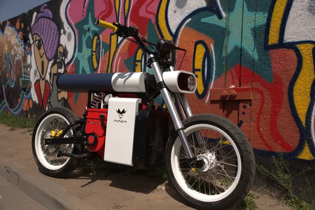 Así es la arriesgada moto eléctrica de Punch: tendrá versión sin carnet, llegará a Europa en 2022 y costará menos de 7.000 euros