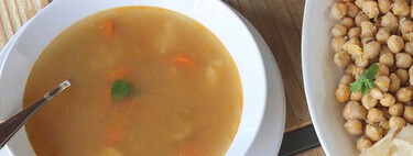 Solo lo hacen los andaluces, pero es un gesto en el cocido que deberíamos hacer todos para que la sopa sea más fresca