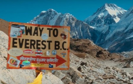 Never Everest, un apasionante vídeo sobre el viaje de un hombre por el Himalaya