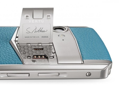 Vertu ha vuelto a la vida de la mano de Android, y su modelo más barato te costará 3.600 euros