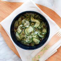La receta perfecta para el verano se prepara con pepino: una ensalada cremosa, muy fácil y rica en proteínas 