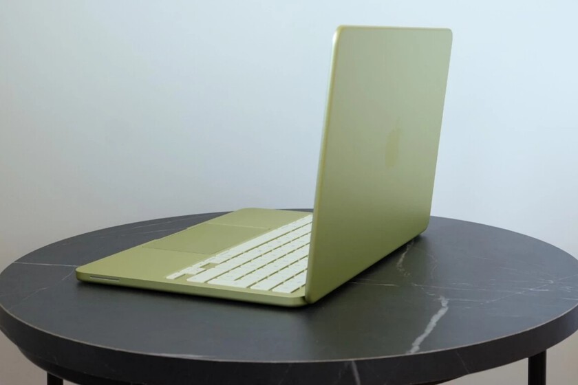 Llevamos una década aceptando que un portátil barato tiene que ser de plástico crujiente y pantalla lavada. Apple acaba de decir 'basta' con el MacBook Neo