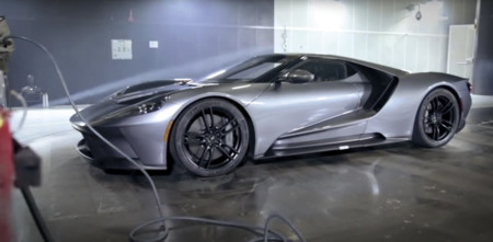 Este Ford GT alcanza los 200 km/h en parado