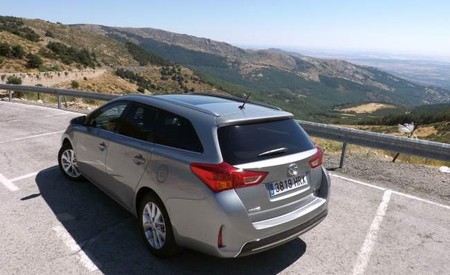 Toyota Auris Touring Sports 120D Active Techo Solar Panorámico Pack Skyview
