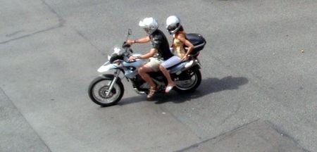 En verano también es necesario equiparse para ir en moto
