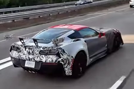 Mira y escucha al Corvette ZR1 rodando en Laguna Seca antes de estrenar su descomunal alerón