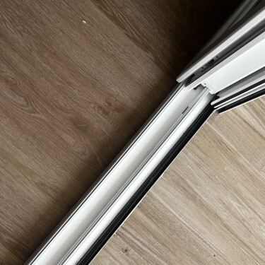 Adiós a las ventanas sucias: el método infalible para limpiar fácilmente los rieles de los marcos 