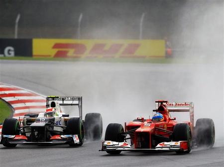 El adelantamiento de Fernando Alonso a Sergio Pérez en el GP de Malasia