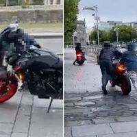 Descaro absoluto: Roban una moto a martillazos y se enfrentan al ciudadano que graba. Europa tiene un problema