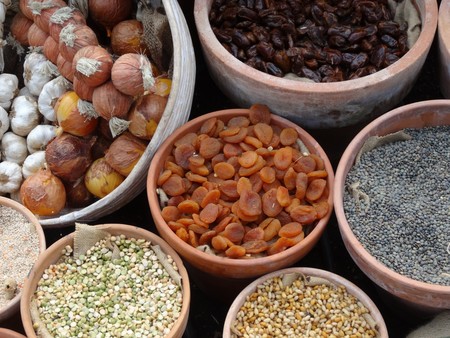 Bajar de peso de forma saludable: un nutricionista nos cuenta qué es lo que no debe faltar en nuestra cesta de la compra