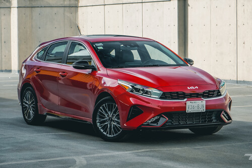 KIA Forte GT Line Hatchback 2022, a prueba: look deportivo, gran equipamiento y un manejo discreto