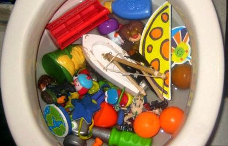 8-los-juguetes-en-el-wc.jpg