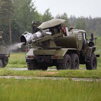 Tú utilizas una Karcher para lavar el coche. Rusia ha metido un turborreactor de avión en un camión para limpiar sus tanques y sus barcos