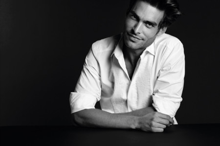 Milan Vukmirovic ha diseñado 10 camisas blancas para la marca Ports 1961