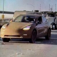 Tesla Model Y podría estrenar una versión 4x4 y ya fue captada por un usuario en internet