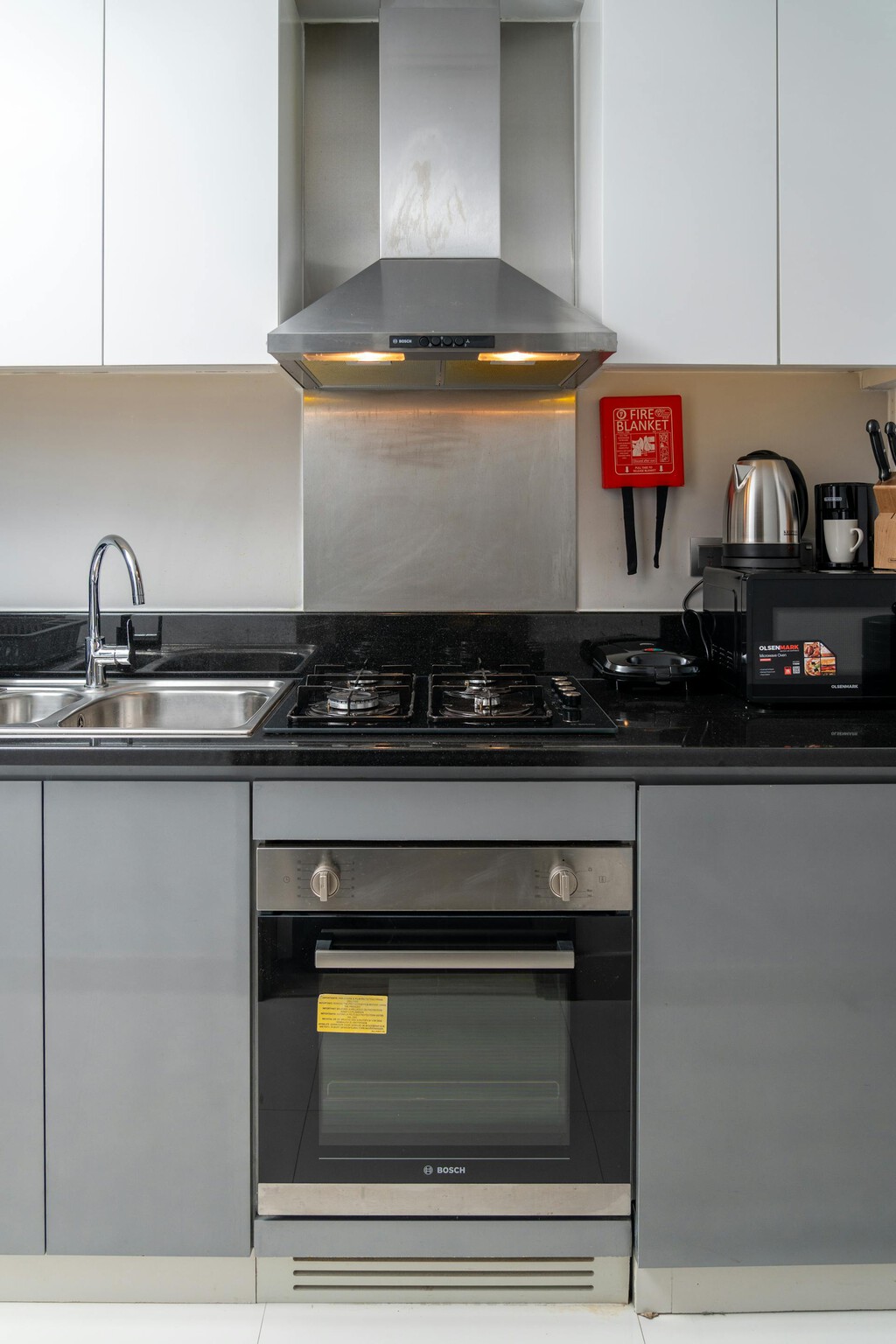 Poca gente conoce este truco para dejar la campana extractora brillante. Dí adiós a la grasa y las huellas 