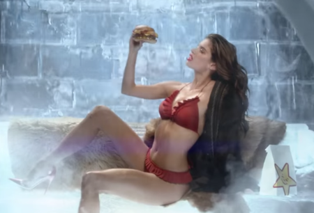 Sara Sampaio es imagen de una hamburguesa llamada “El Diablo”