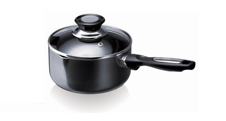 Por 16,66 euros tenemos el cazo de 16 cm con tapa de cristal Beka en Amazon
