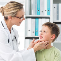 Mi hijo tiene miedo de ir al pediatra o al hospital: siete consejos que pueden ayudarle a llevarlo mejor