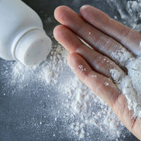 Polvos de talco, ¿se puede relacionar su uso prolongado con el cáncer de ovario?