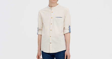 Por 13,99 euros tienes esta camisa de lino para chico en Pull&Bear