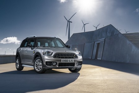 El MINI enchufable llegará en junio de 2017, con 38 kilómetros de autonomía y un nombre muy largo