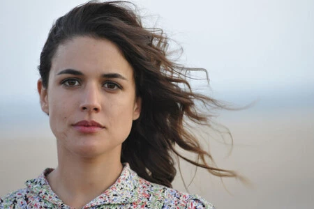 Si a tu madre le gustó ''El tiempo entre costuras'' puedes regalarle la nueva novela de María Dueñas, ''Sira'' rebajada en Amazon