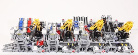 Esta cadena de montaje Lego que ensambla coches es lo más hipnótico que verás hoy