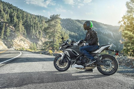 La Kawasaki Ninja 650 se da un lavado de cara con una cúpula más ancha, faros LED y nuevos neumáticos