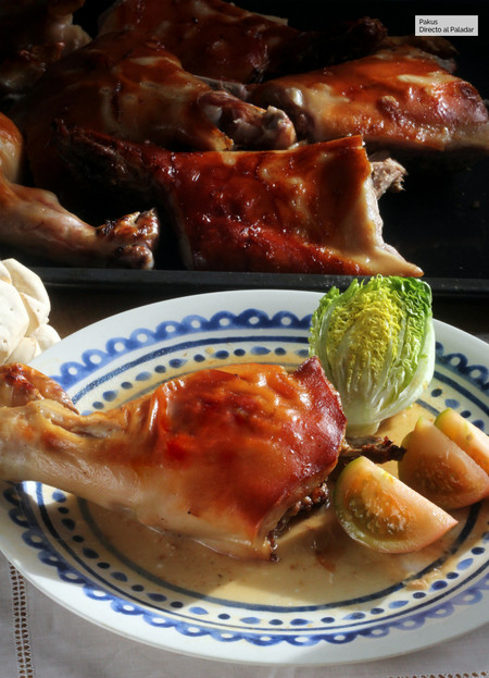 Receta de cochinillo al horno jugoso por dentro y con la piel bien crujiente