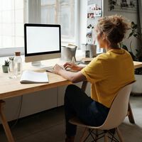 Llevo siete años teletrabajando sin pisar una oficina. Esto es lo que he aprendido para separar vida personal y trabajo y cuidar mi salud mental