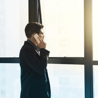 La privacidad es importante, no atiendas a tus clientes en la calle gritando por el móvil 