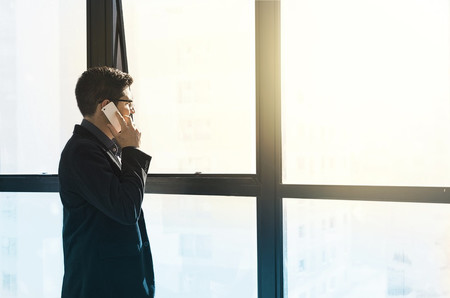 La privacidad es importante, no atiendas a tus clientes en la calle gritando por el móvil