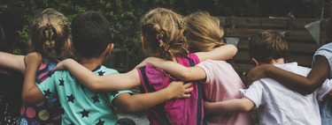 Han vuelto a mezclar las clases en el cole de mi hijo: ¿es bueno para los niños?