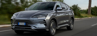 Este enorme SUV es un híbrido enchufable tan grande como un Volkswagen Touareg, pero tiene precio de coche compacto