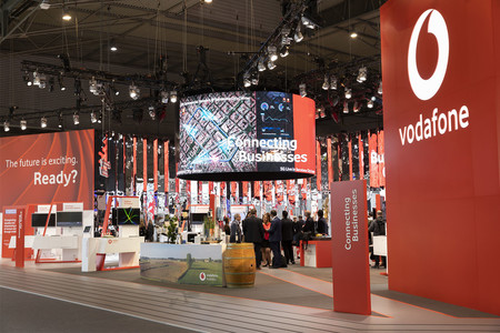 Vodafone reduce un 88,5% sus pérdidas al cierre del año fiscal y crece en clientes de móvil, fibra y TV